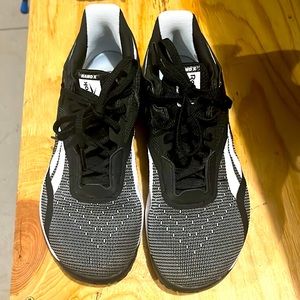 Women’s size 9 Nano X Reebok shoes. Excellent used condition